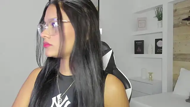 Snapshot of naia_smellie chatting on 04.11.26 naia smellie online show from 04.11.26