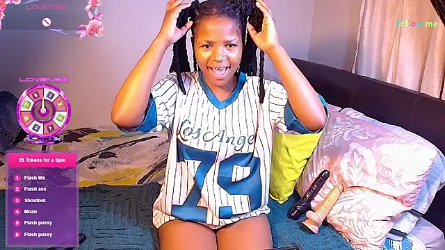 Snapshot of CocoaBelle chatting on 05.02.26 CocoaBelle online show from 05.02.26