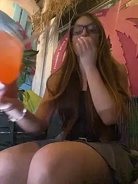 Snapshot of Ambar_Zaf chatting on 06.26.26 Ambar Zaf online show from 06.26.26