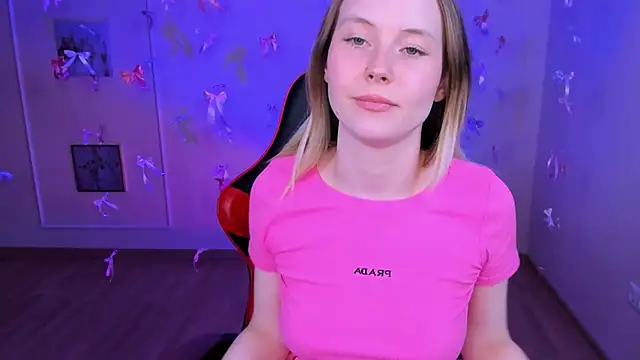 Snapshot of yourella chatting on 04.07.26 yourella online show from 04.07.26