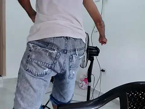 Snapshot of mijoprietosex chatting on 04.12.26 mijoprietosex online show from 04.12.26