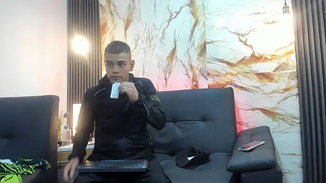 Snapshot of RomeoBoselli__ chatting on 05.15.26 RomeoBoselli online show from 05.15.26