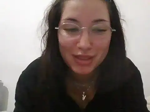 Snapshot of cherryxxox chatting on 04.15.26 cherryxxox online show from 04.15.26