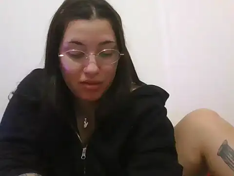 Snapshot of cherryxxox chatting on 04.17.26 cherryxxox online show from 04.17.26