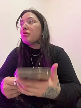 Snapshot of cherryxxox chatting on 04.29.26 cherryxxox online show from 04.29.26