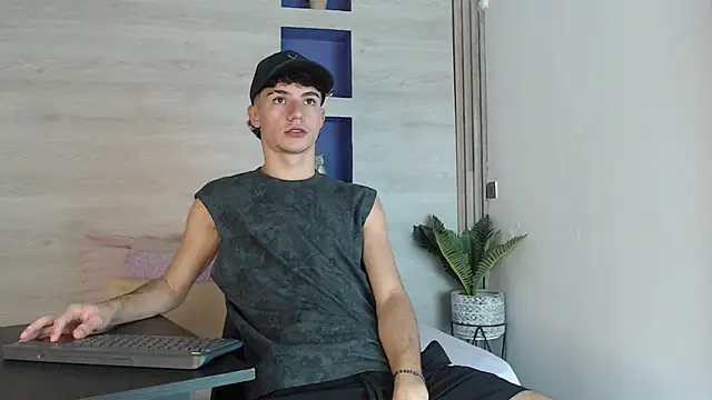 Snapshot of Logan_Steel chatting on 06.28.26 Logan Steel online show from 06.28.26