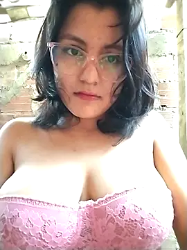 Snapshot of sienna_elara chatting on 04.23.26 sienna elara online show from 04.23.26