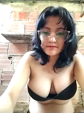 Snapshot of sienna_elara chatting on 04.26.26 sienna elara online show from 04.26.26