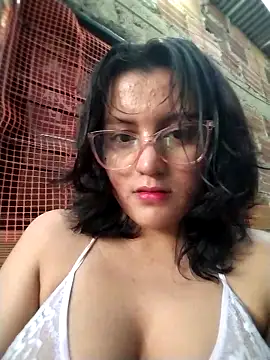Snapshot of sienna_elara chatting on 05.05.26 sienna elara online show from 05.05.26