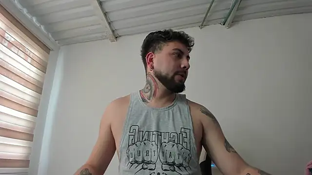 Snapshot of AaronHardi chatting on 05.14.26 AaronHardi online show from 05.14.26