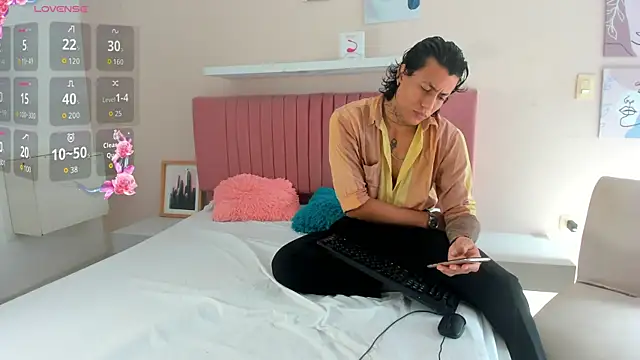 Snapshot of Damian_Romanoff chatting on 05.01.26 Damian Romanoff online show from 05.01.26