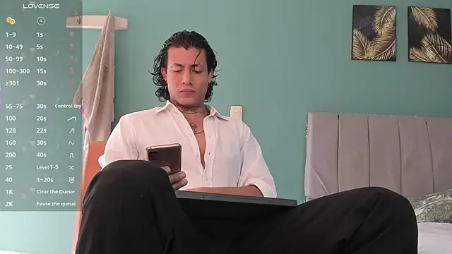 Snapshot of Damian_Romanoff chatting on 05.13.26 Damian Romanoff online show from 05.13.26