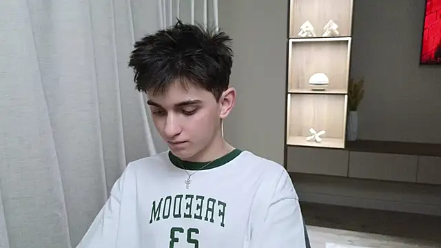 Snapshot of alexander_18_xxl chatting on 06.28.26 alexander 18 xxl online show from 06.28.26