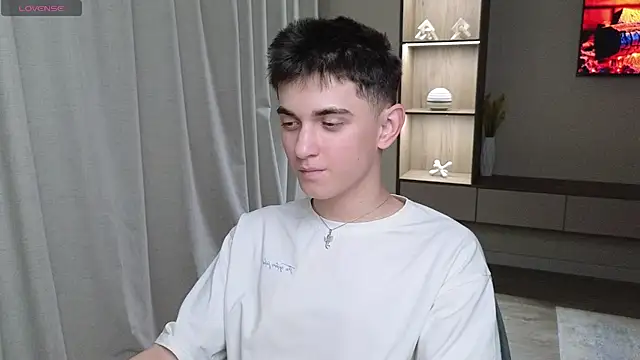 Snapshot of alexander_18_xxl chatting on 07.17.26 alexander 18 xxl online show from 07.17.26