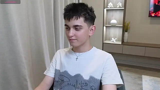 Snapshot of alexander_18_xxl chatting on 07.19.26 alexander 18 xxl online show from 07.19.26