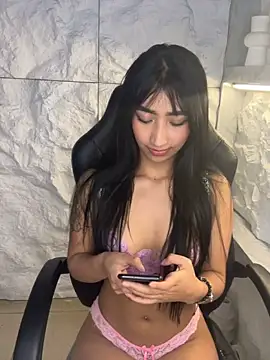 Snapshot of sol__r chatting on 04.19.26 sol r online show from 04.19.26