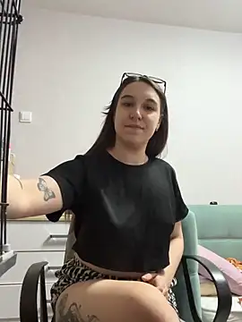 Snapshot of RiannaBrown chatting on 04.16.26 RiannaBrown online show from 04.16.26
