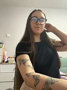 Snapshot of RiannaBrown chatting on 04.17.26 RiannaBrown online show from 04.17.26