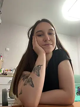 Snapshot of RiannaBrown chatting on 04.21.26 RiannaBrown online show from 04.21.26