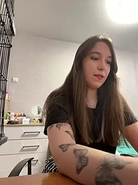 Snapshot of RiannaBrown chatting on 04.24.26 RiannaBrown online show from 04.24.26