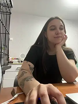 Snapshot of RiannaBrown chatting on 04.25.26 RiannaBrown online show from 04.25.26