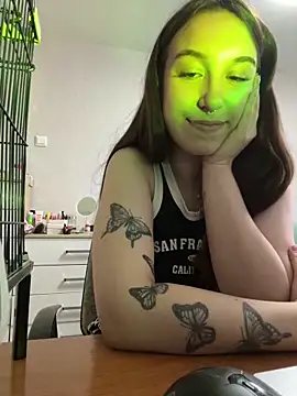 Snapshot of RiannaBrown chatting on 04.28.26 RiannaBrown online show from 04.28.26