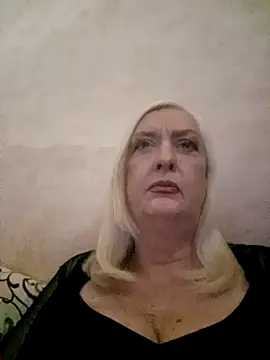 Snapshot of Julia20X chatting on 04.14.26 Julia20X online show from 04.14.26