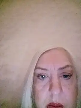 Snapshot of Julia20X chatting on 04.18.26 Julia20X online show from 04.18.26