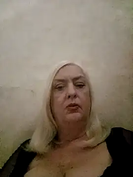 Snapshot of Julia20X chatting on 04.18.26 Julia20X online show from 04.18.26