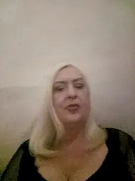 Snapshot of Julia20X chatting on 04.19.26 Julia20X online show from 04.19.26