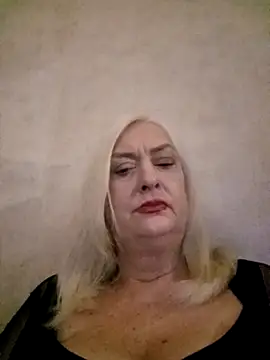Snapshot of Julia20X chatting on 04.25.26 Julia20X online show from 04.25.26