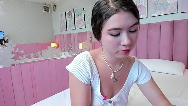 Snapshot of Hellencute18_ chatting on 04.20.26 Hellencute18 online show from 04.20.26