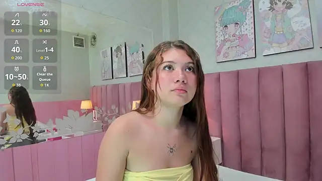 Snapshot of Hellencute18_ chatting on 06.17.26 Hellencute18 online show from 06.17.26