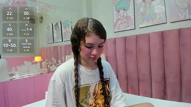 Snapshot of Hellencute18_ chatting on 06.24.26 Hellencute18 online show from 06.24.26