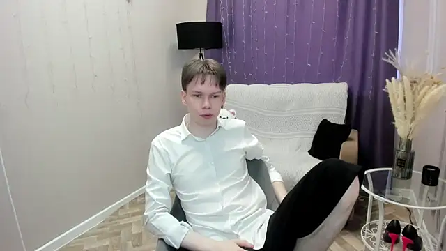 Snapshot of EliotMars chatting on 05.19.26 EliotMars online show from 05.19.26