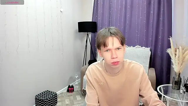 Snapshot of EliotMars chatting on 06.01.26 EliotMars online show from 06.01.26