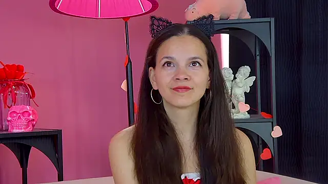 Snapshot of LeonaLane chatting on 05.19.26 LeonaLane online show from 05.19.26