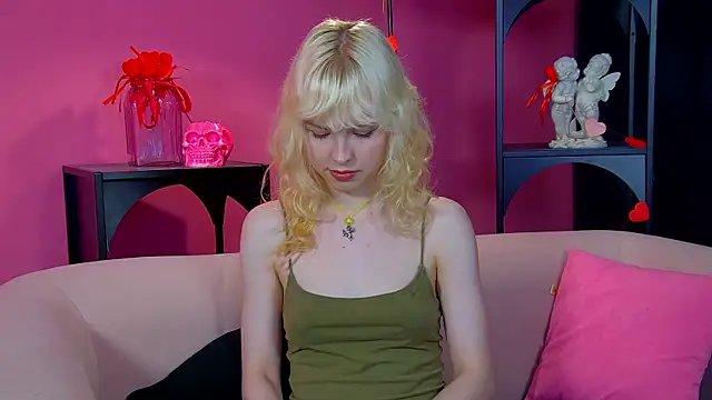 Snapshot of HannahHollis chatting on 05.14.26 HannahHollis online show from 05.14.26