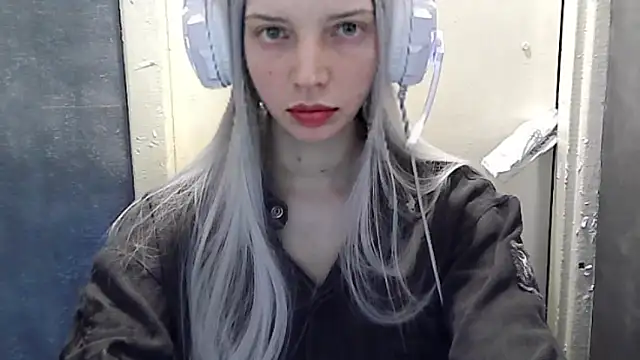 Crimson Lady online show from 06.08.26
