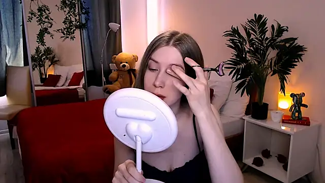 Snapshot of cheeky_chick chatting on 06.16.26 cheeky chick online show from 06.16.26