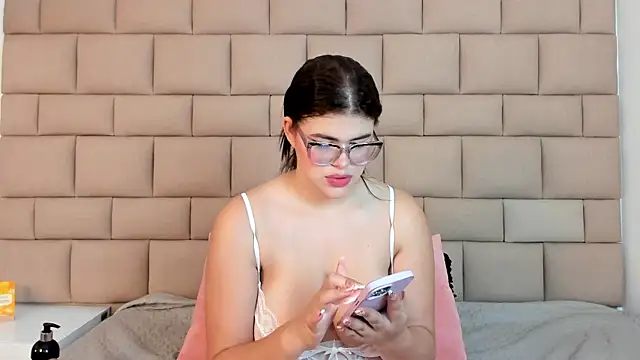 Snapshot of TifannyRosen chatting on 05.24.26 TifannyRosen online show from 05.24.26
