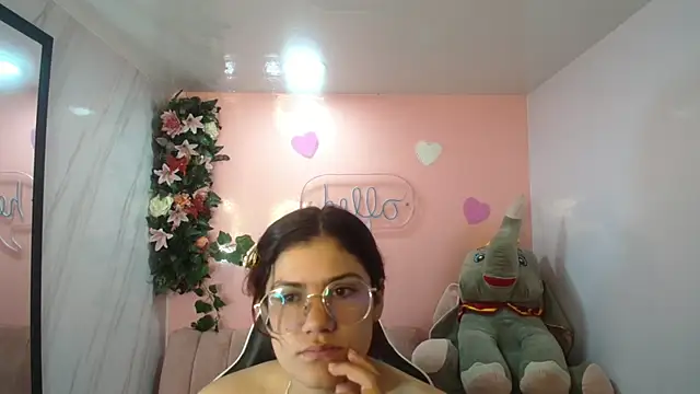 Snapshot of Scarlett_jhonson_ch chatting on 04.15.26 Scarlett jhonson ch online show from 04.15.26