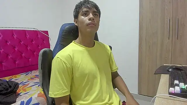 Snapshot of skinny_sam chatting on 04.19.26 skinny sam online show from 04.19.26