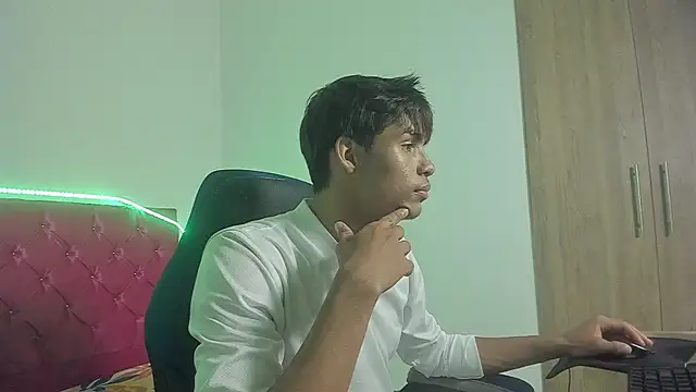 Snapshot of skinny_sam chatting on 04.23.26 skinny sam online show from 04.23.26