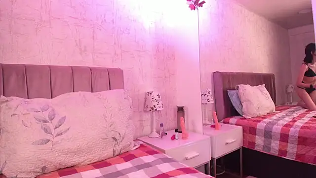 Snapshot of Alis_Roze chatting on 04.30.26 Alis Roze online show from 04.30.26
