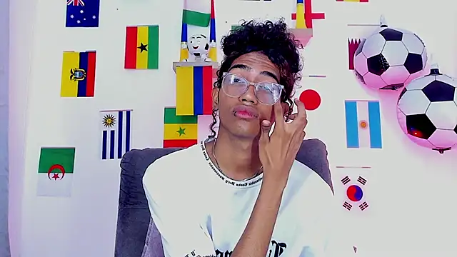 Snapshot of triiangel_latinboy chatting on 07.16.26 triiangel latinboy online show from 07.16.26