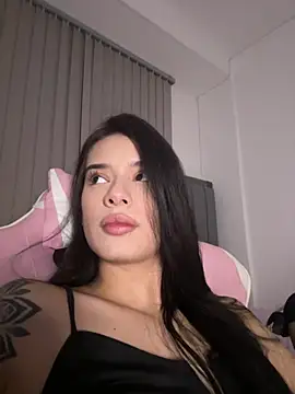 Snapshot of Giiasteele chatting on 04.24.26 Giiasteele online show from 04.24.26