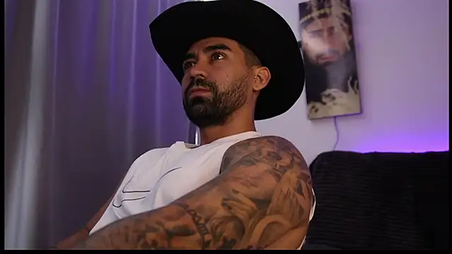 Snapshot of miike_smit chatting on 04.13.26 miike smit online show from 04.13.26