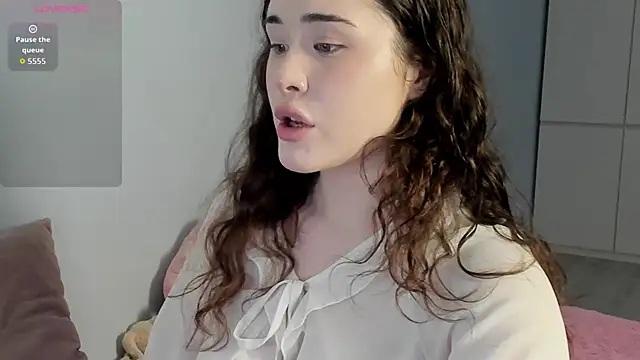 Snapshot of ChloeBlisss chatting on 04.21.26 ChloeBlisss online show from 04.21.26