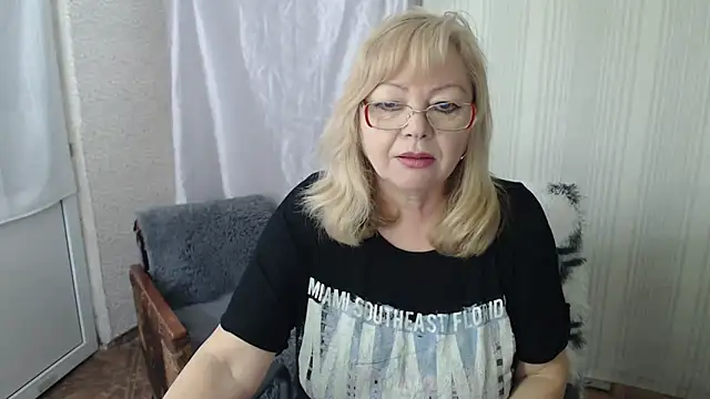 Snapshot of LavandaMay chatting on 04.20.26 LavandaMay online show from 04.20.26
